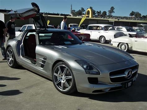 what kind of cars have a gull-wing dior|slick cars with gullwing doors.